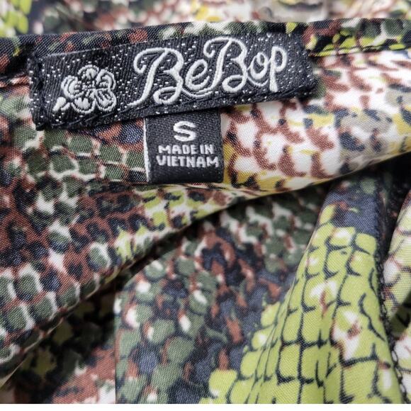 BeBop Dress Womens Small Green Yellow Snake Print 3/4 Sleeve V Neck Mini New - Picture 6 of 15